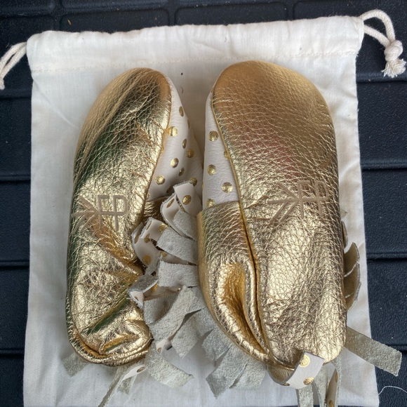 FP GOLD DOT MOCCASINS - Picture 2 of 2
